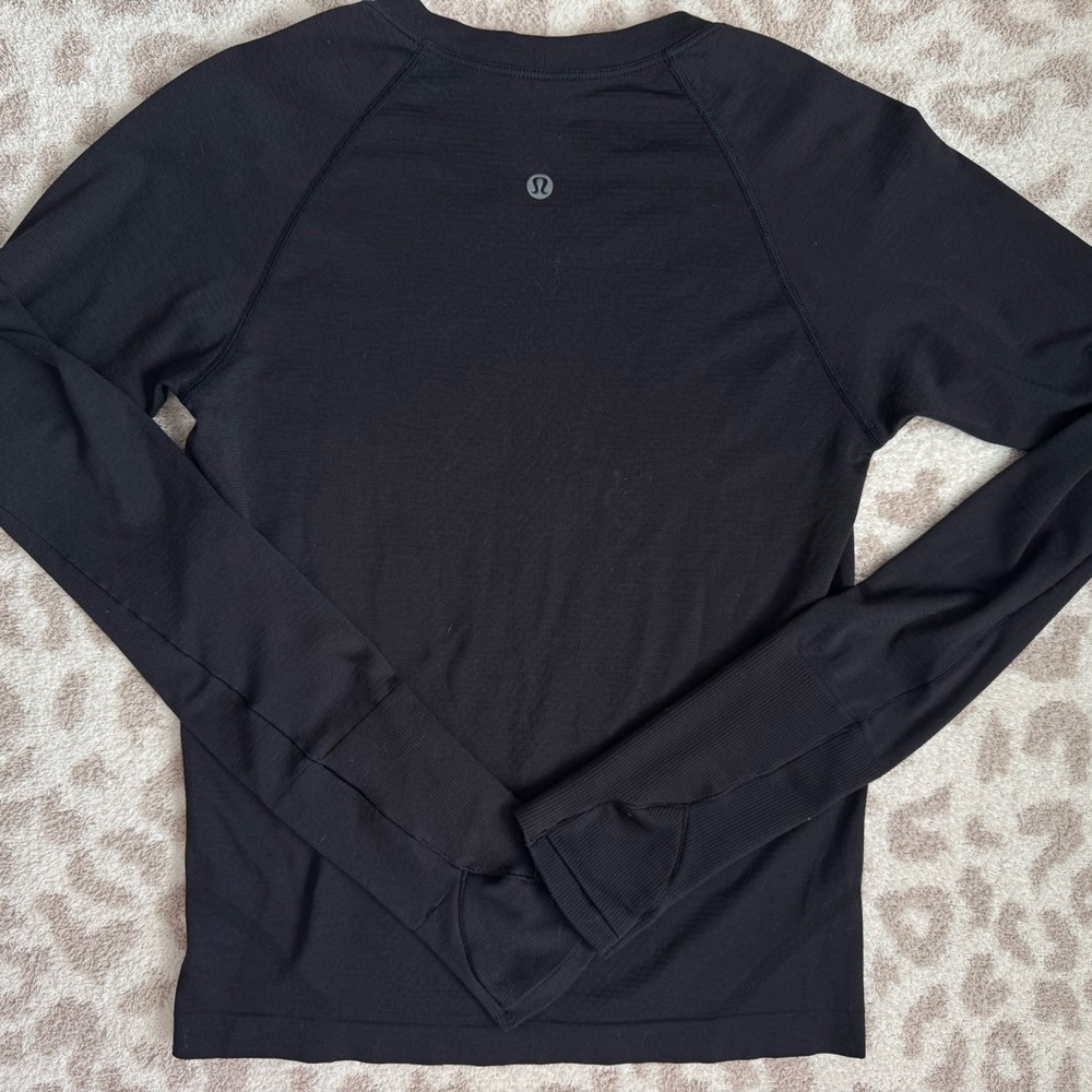 lululemon athletica swiftly tech 2.0 waist length Black Long Sleeve Tee, size 4 - Picture 2 of 3